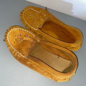 Indian Native Tan Beaded Moccasins Ladies size 7 Multicolor Art